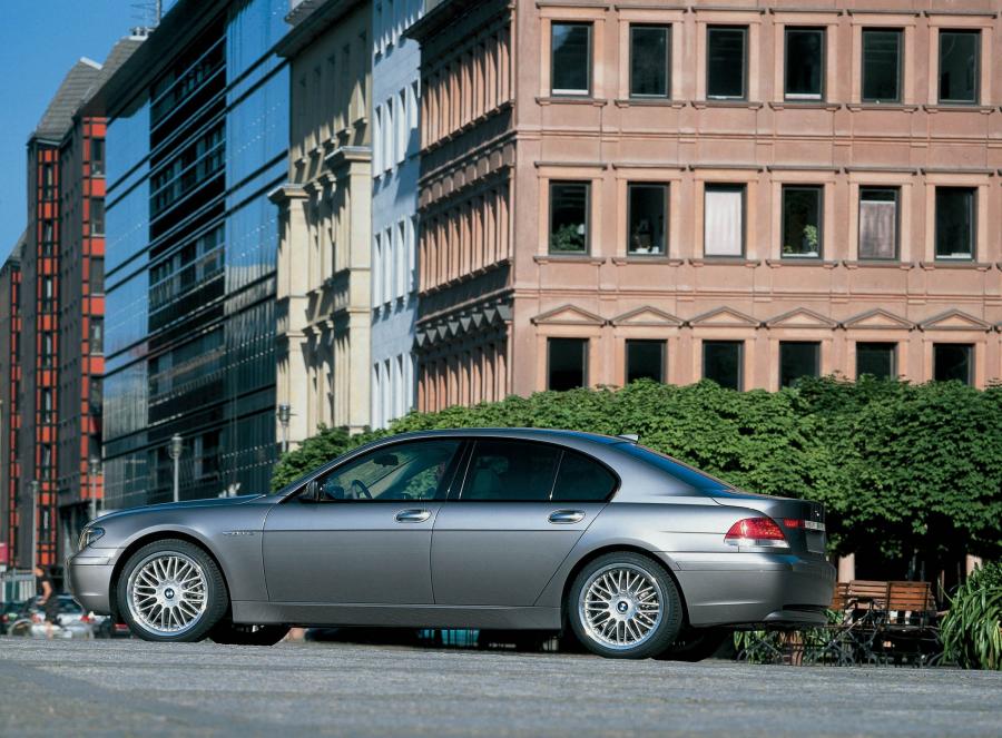  BMW 7-Series 2002 года  (фото 2 из 79)